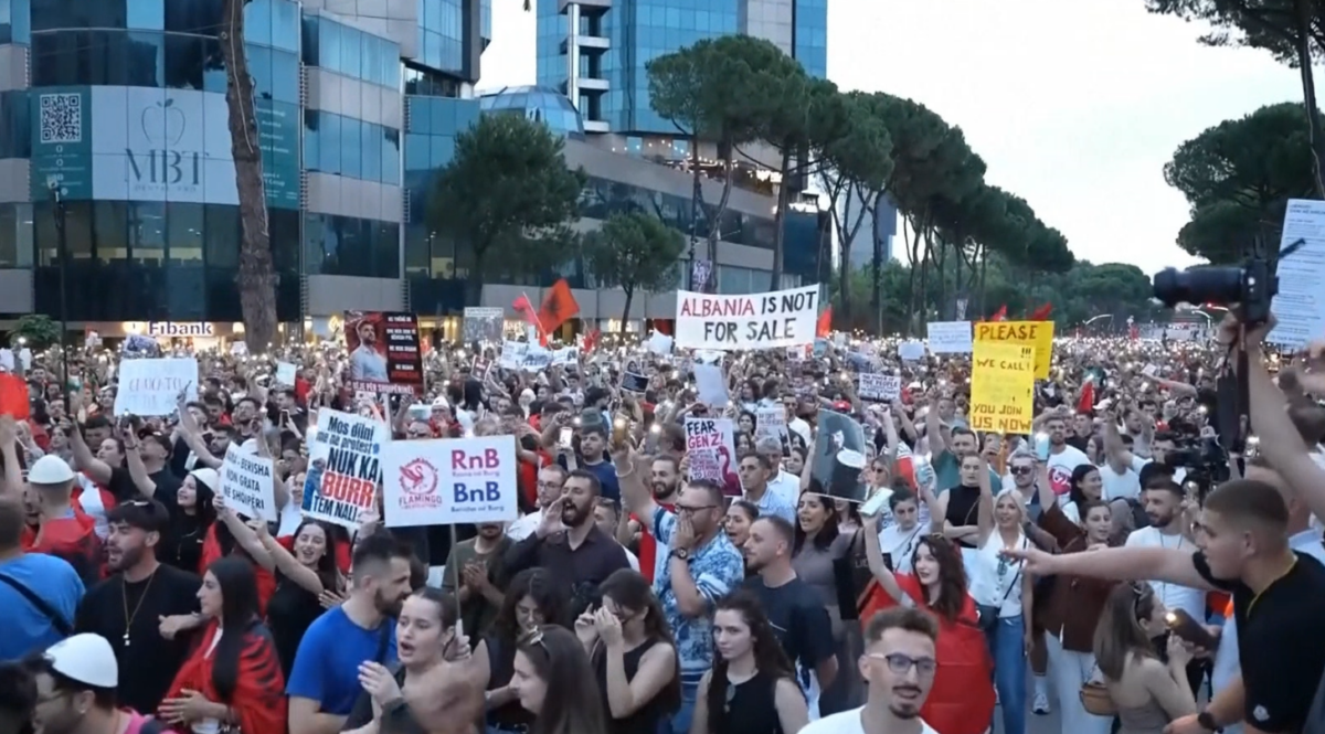 Vazhdon protesta në Tiranë  Qytetarët kërkojnë dorëheqje dhe mbrojtje të pasurive kombëtare