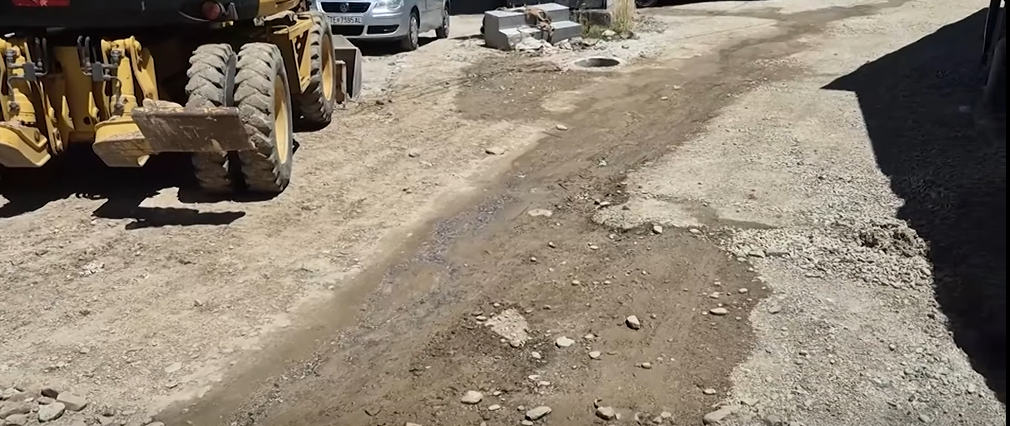 Rruga e Xhepçishtit në Tetovë edhe pas tetë muaj e pa përfunduar  Banorët   Thoshin brenda tre muajsh  ndërsa sot as ujë as rrugë 
