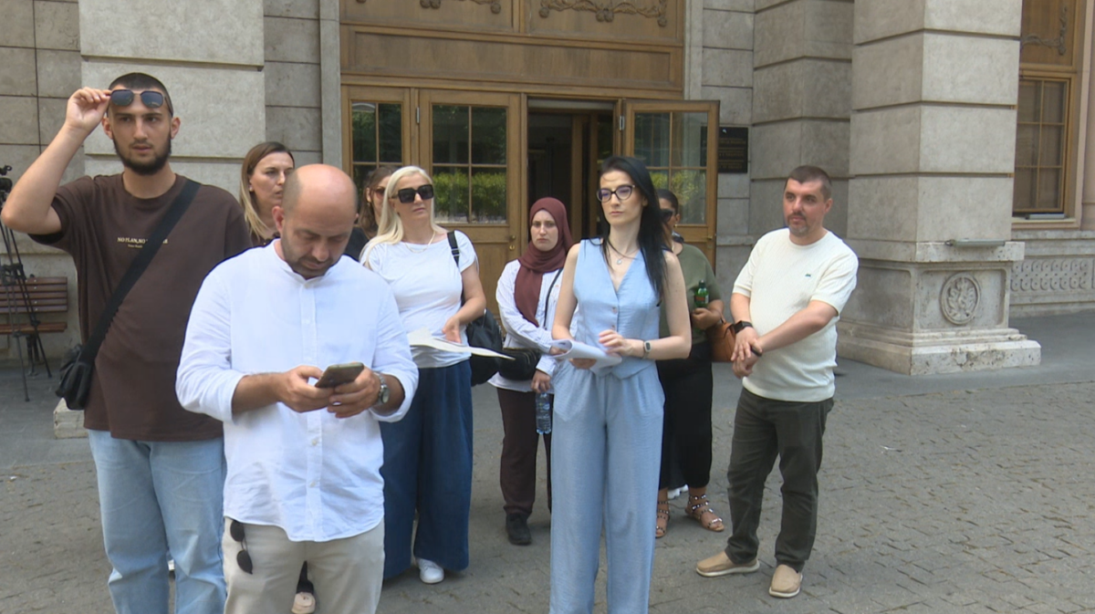 Institucionet përplasen  klinika  vuan  për punëtorë  Punonjësit e Klinikës së Fëmijëve sërish ngrenë zërin para ministrisë së Financave