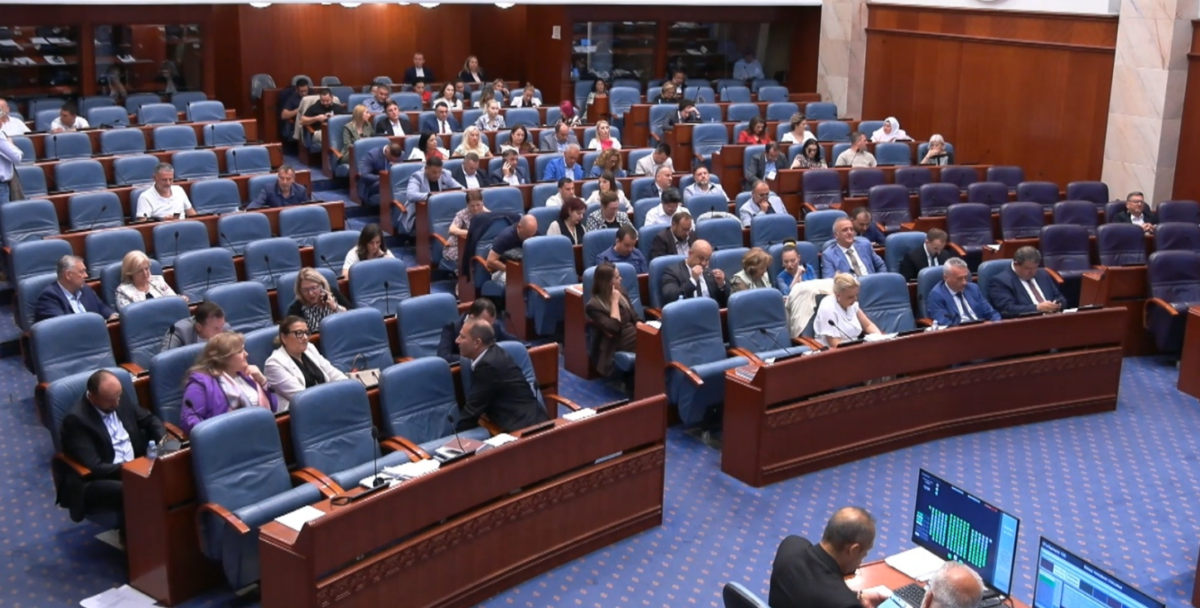 kuvendi-voton-ligjin-per-trotinetet-elektrike-mund-t-i-perdorin-vetem-personat-mbi-18-vjec