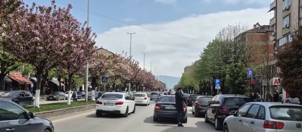 Edhe një verë kaotike në trafikun e Tetovës   Policia paralajmëron prezencë të shtuar  Kasami thirrje të përdoren autobusët