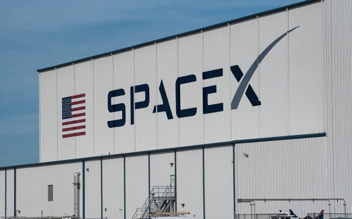 spacex-kalon-amazonin-behet-kompania-e-peste-me-e-vlefshme-ne-bote