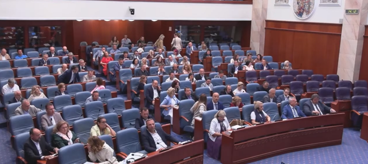 Debat i ashpër për ligjin për përfaqësim të drejtë  për opozitën shqiptare është sakndaloz  për VLEN in ligj historik