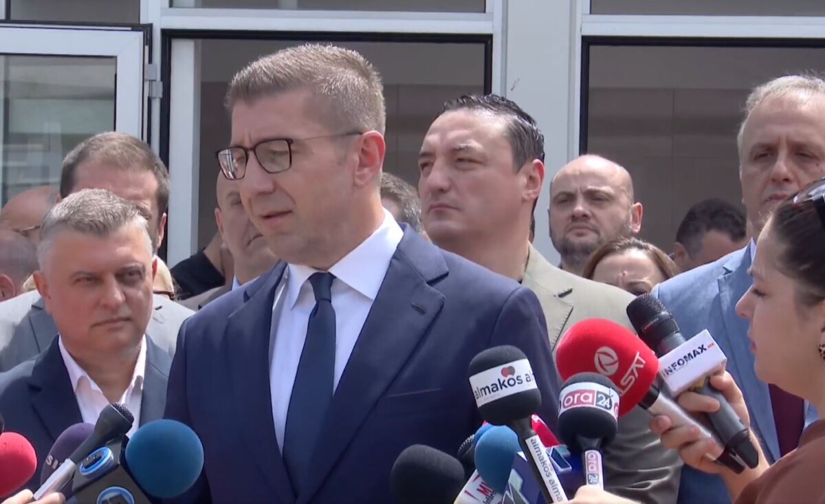 Në pjesën e dytë të qershorit nis rikonstruksioni i qeverisë  Mickoski nuk sheh arsye për ta larguar ZNAM in  S është e vërtetë që Fetai me muaj s ka shkuar në punë
