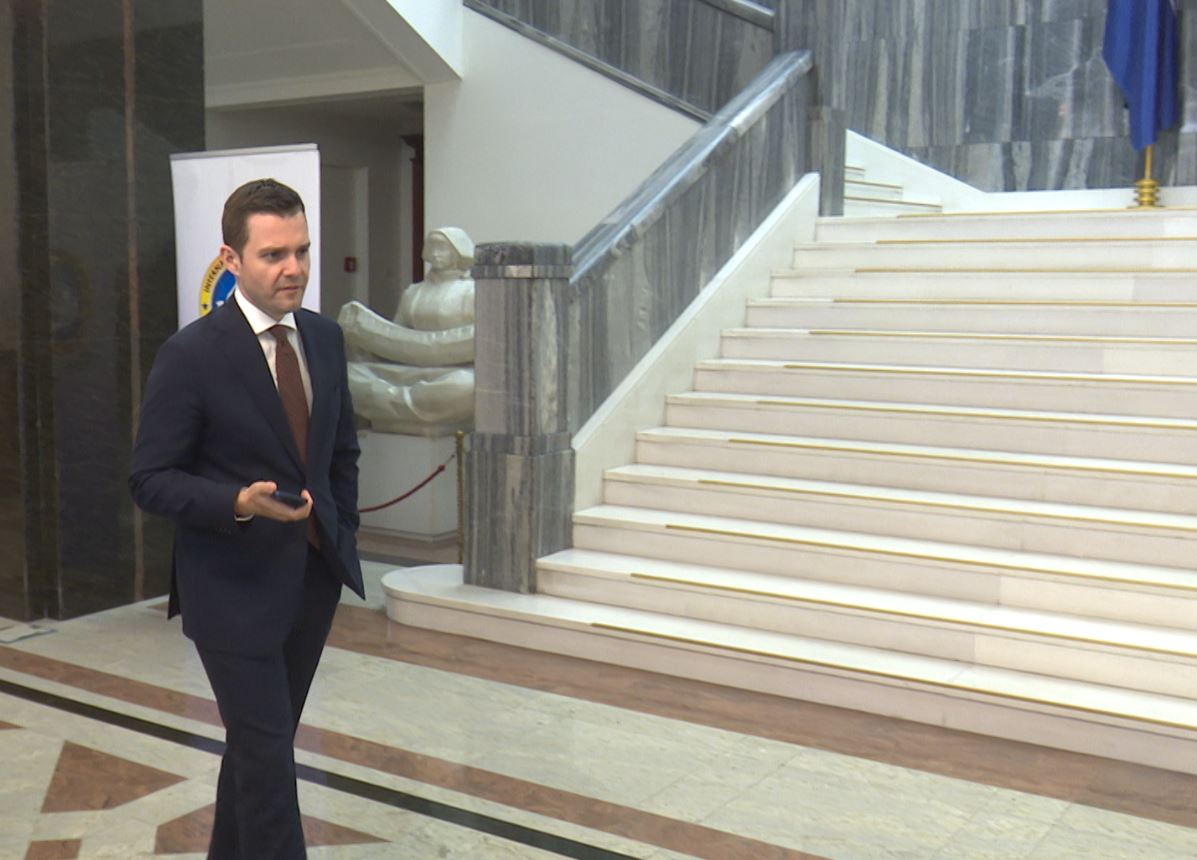 Koshta vizitë në Shkup  diskutohet çështja me Bullgarinë  Mucunski  Presim reciprocitet nga Sofja  garanci nga BE ja