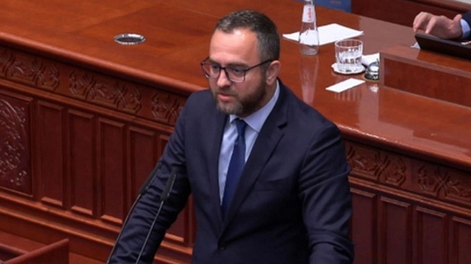 Toshkovski përballet me interpelancë në Kuvend  deputetët debatojnë sot për punën e tij