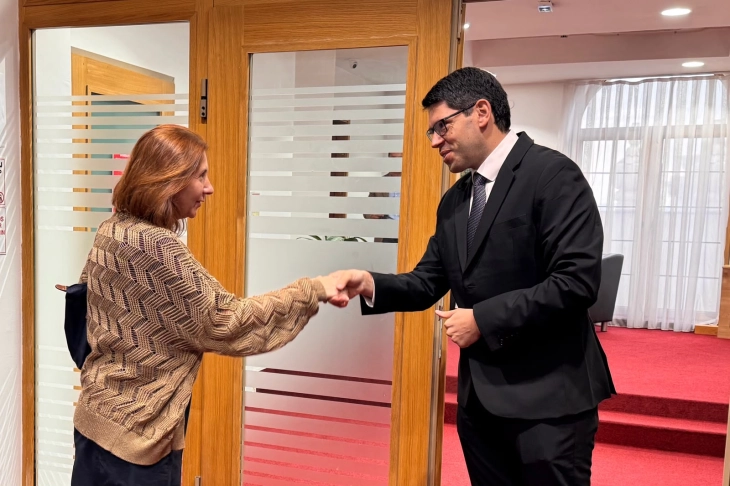 Forcimi i kapaciteteve institucionale  temë e takimit mes ministrit Ferati dhe përfaqësuesve të IFES it