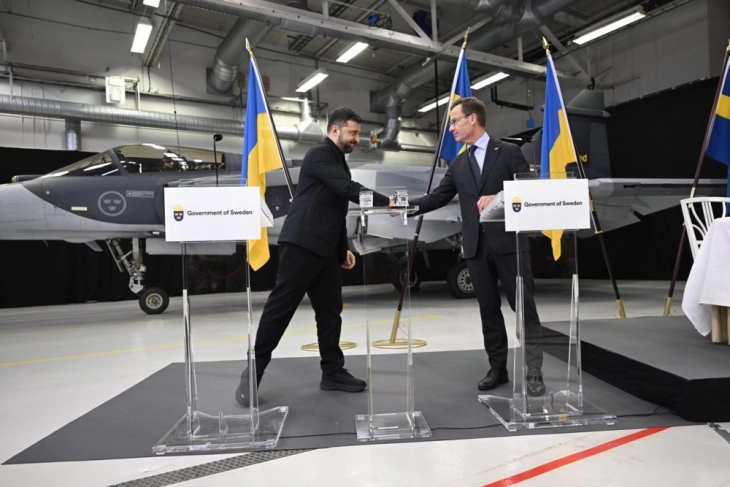 Kompania suedeze  Saab  i shet Ukrainës 16 avionë luftarakë  Gripen   për 2 54 miliardë dollarë