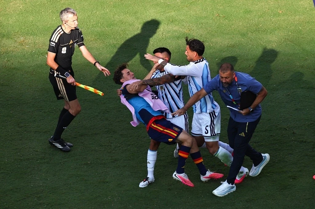 FIFA do të hetojë sjelljet e lojtarëve të Argjentinës