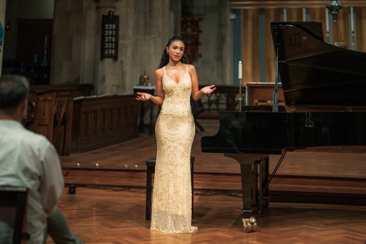 pianistja-shqiptare-anila-aliu-ngjitet-per-here-te-pare-ne-skenen-londineze