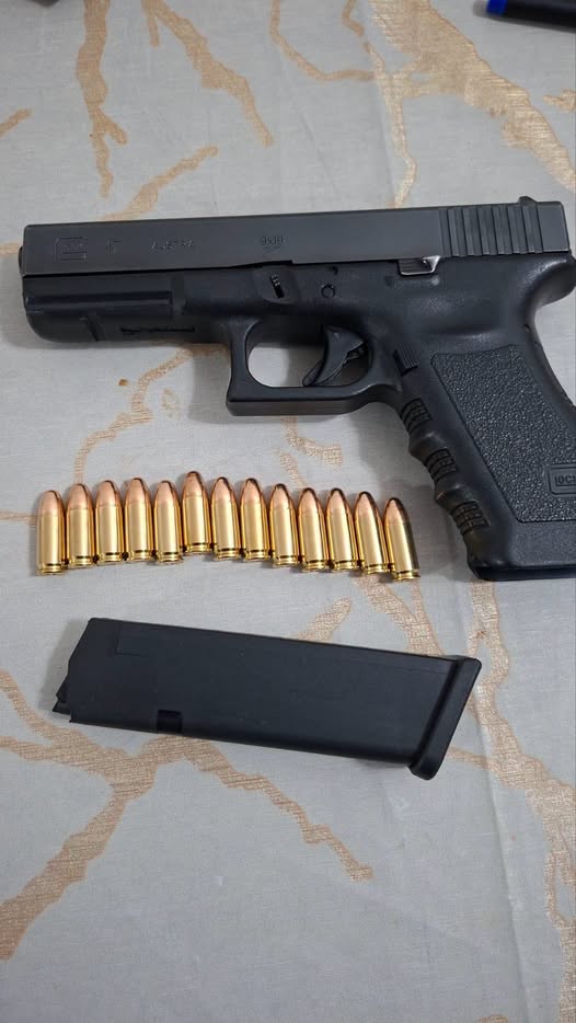 Arrestohen tre persona në Shkup  policia gjen drogë dhe armë gjatë bastisjeve
