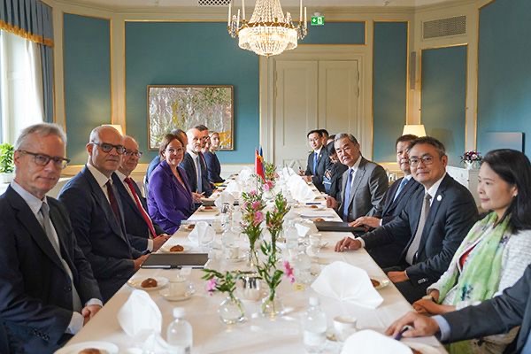 Kina dhe Suedia bien dakord të forcojnë bashkëpunimin dhe të mbështesin multilateralizmin
