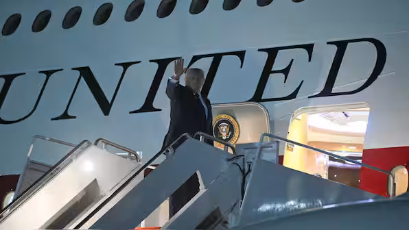 trump-u-largua-nga-samiti-i-nato-s-me-aeroplanin-e-vjeter-presidencial-ngrihen-dyshime-per-boeing-un-e-ri
