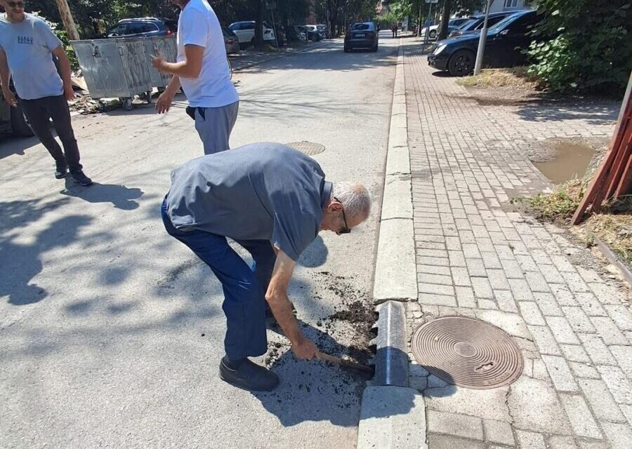 Pas stuhisë se djeshme  në Çair vazhdon pastrimi i rrugëve