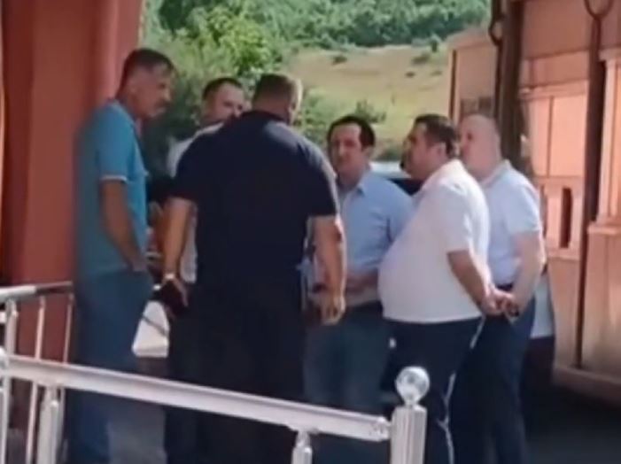 syri-tv-skenari-i-ndalimeve-ne-kufi-dhe-plani-i-qeverise-rama-ndalimi-i-mbeshtetesve-te-protestes