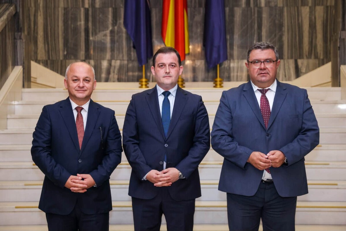 Zulfiqar Zejnulla zgjidhet ministër pa resor  Opozita kritikon  Ministri për byrek e ajran apo për Badenter 