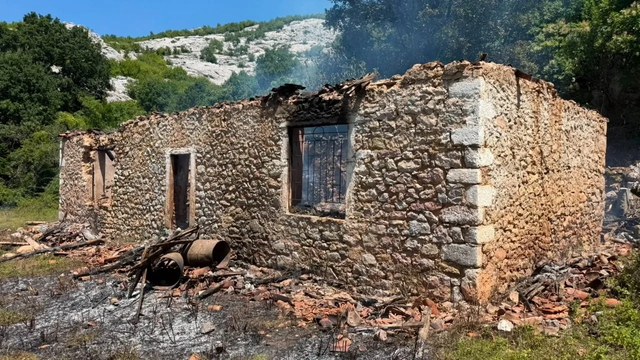 Digjet një shtëpi në Shkodër  humbin jetën nëna me dy fëmijë