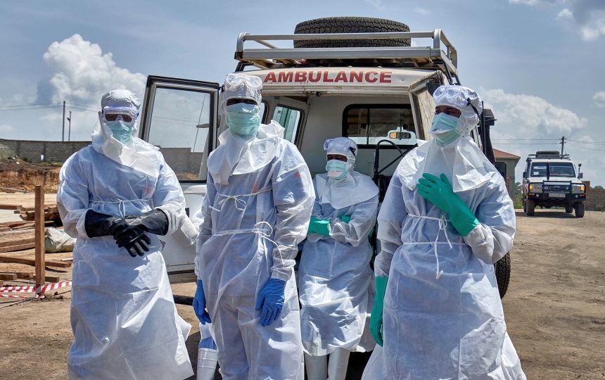 ebola-perhapet-me-ritme-alarmante-ne-kongo-mbi-900-viktima