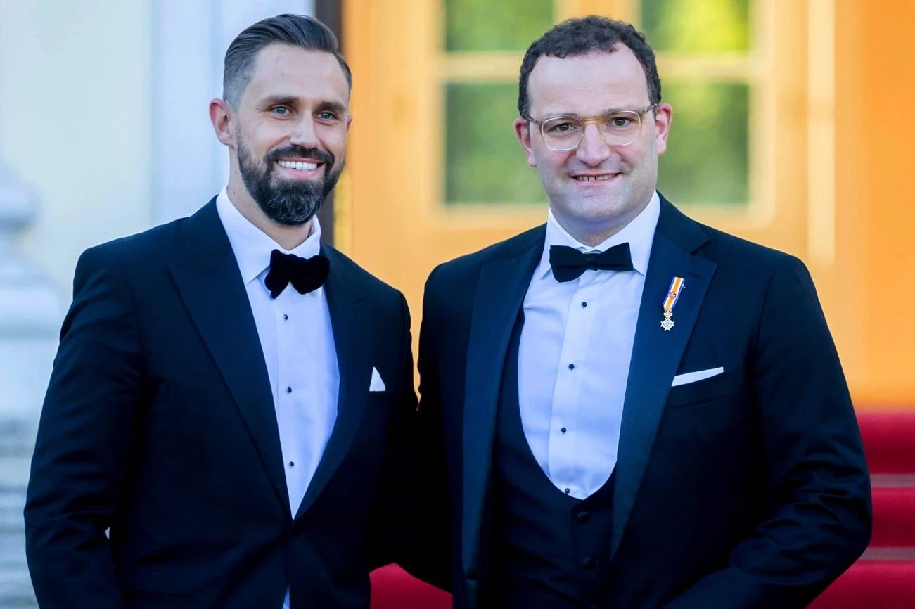 politikani-gjerman-behet-baba-lindja-e-djalit-hap-debat-te-madh-ne-gjermani