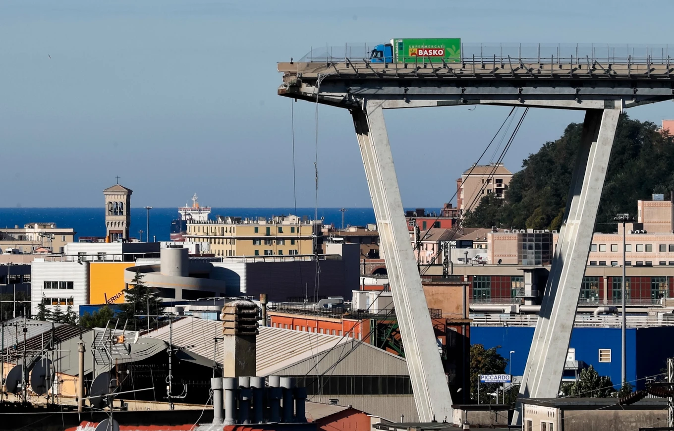 Italia dënon me 12 vjet burgim një zyrtar për shkak të shembjes së urës që shkaktoi 43 të vdekur