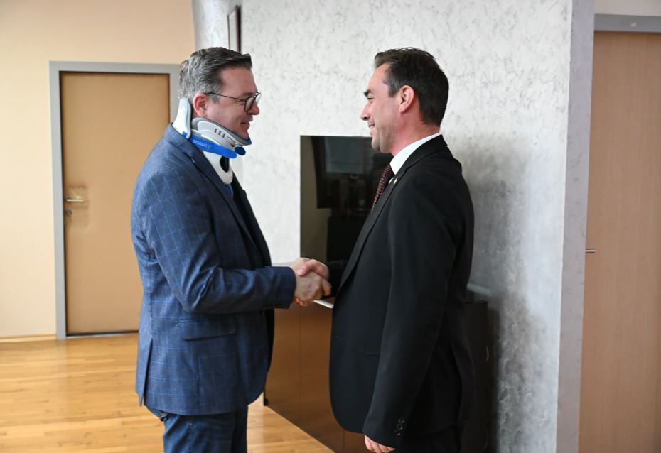 Tripunovski ia dorëzoi Serafimovskit pozitën e ministrit të Bujqësisë