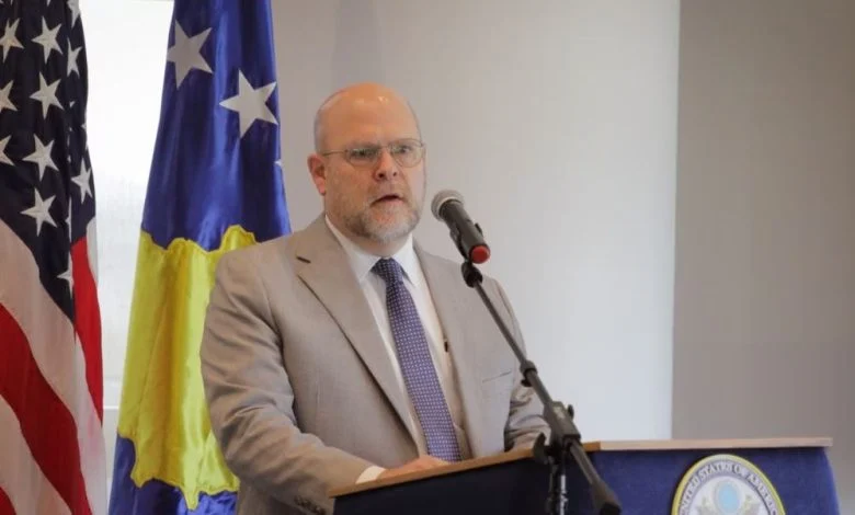 Hovenier  Kosova rrezikon ta humbasë besimin e Uashingtonit nëse nuk vepron