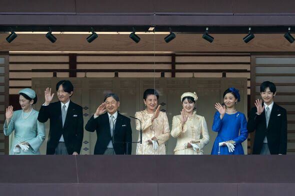 Japonia zbut rregullat e trashëgimisë mbretërore  por s lejon një perandoreshë në fron