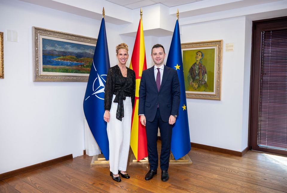 Mucunski takohet me përfaqësuesen amerikane në Shkup  SHBA dhe Maqedonia e Veriut forcojnë partneritetin strategjik