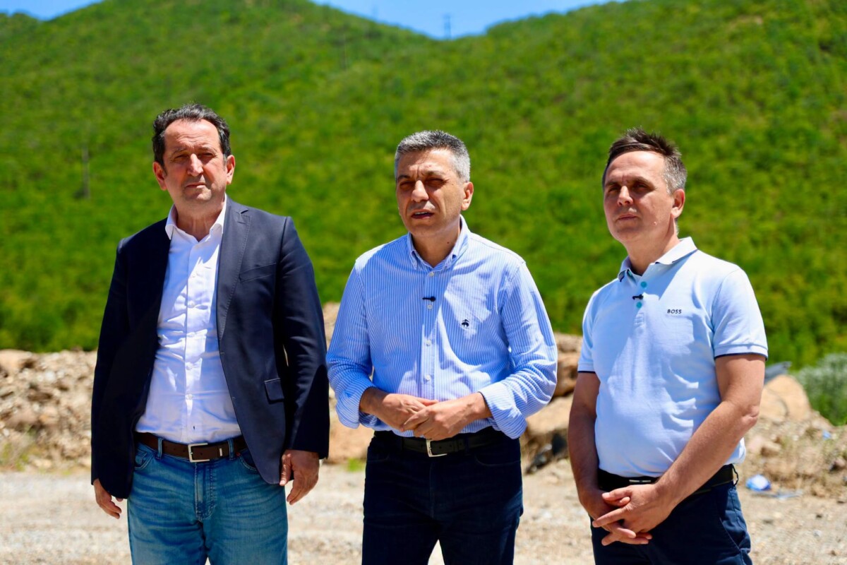  Shkupi dhe Prishtina po lidhen me autostradë   Mexhiti dhe Kasami paralajmërojnë nisjen e punimeve për ndërtimin e 10 km të autostradës Shkup Bllacë