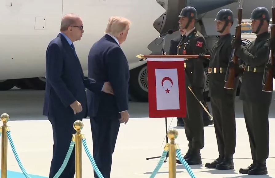  Merhaba asker   Trump përshëndet Gardën e Nderit në turqisht  pritet nga Erdogan në Ankara