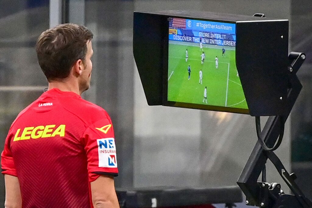Ndryshojnë rregullat në Itali  VAR për karton të verdhë dhe goditje këndi