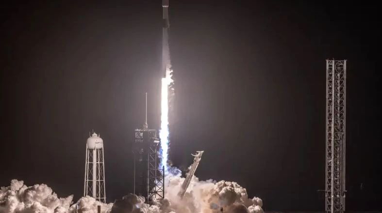 Raketa e  Space X  mendohet se është përplasur në Hënë