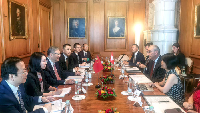Kina dhe Zvicra arrijnë një marrëveshje për përmirësimin e tregtisë së lirë
