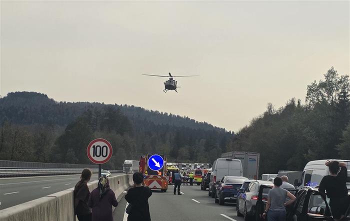 Tre shtetas të Maqedonisë humbën jetën në aksident trafiku në Slloveni  dy të tjerë u lënduan
