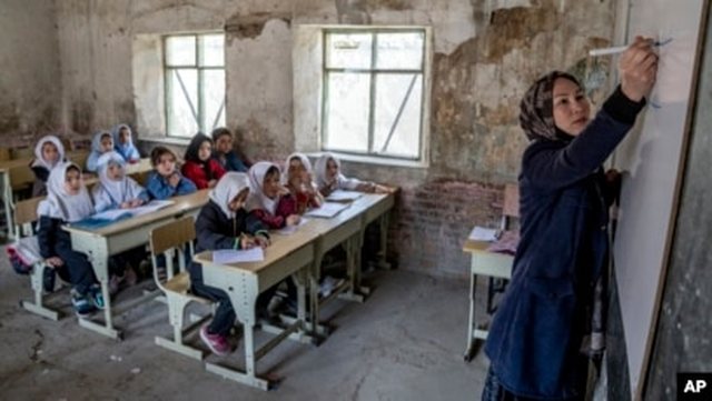 UNESCO  2 4 milionë vajza afgane të përjashtuara nga shkollimi i mesëm