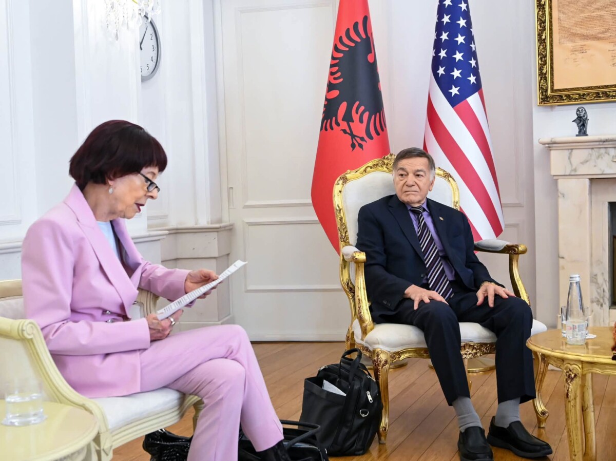 Ish kongresisti amerikan  Joe DioGuardi  Shpresoj që Kosova do të zgjedhë presidentin para se të largohem  përndryshe do të jeni në telashe të mëdha