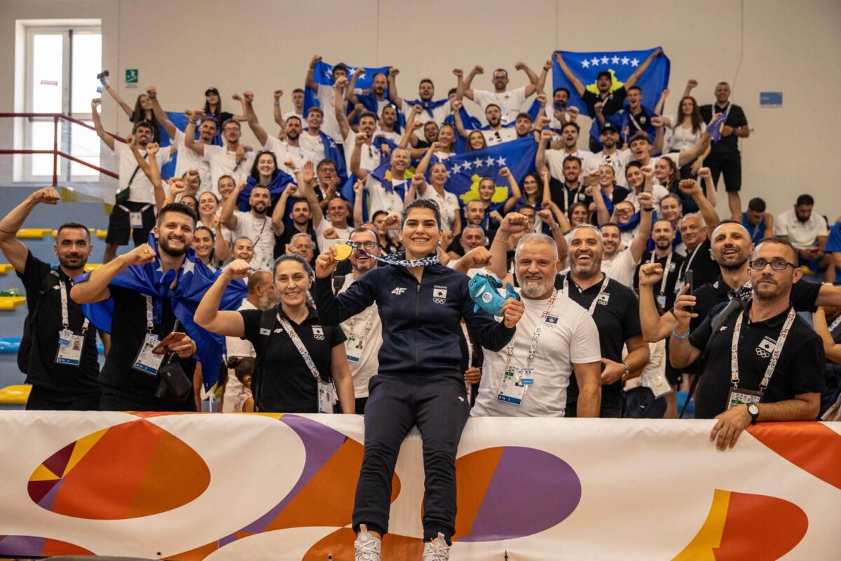 Donjeta Sadiku kampione e Lojërave Mesdhetare  Mposhti boksieren serbe në finale