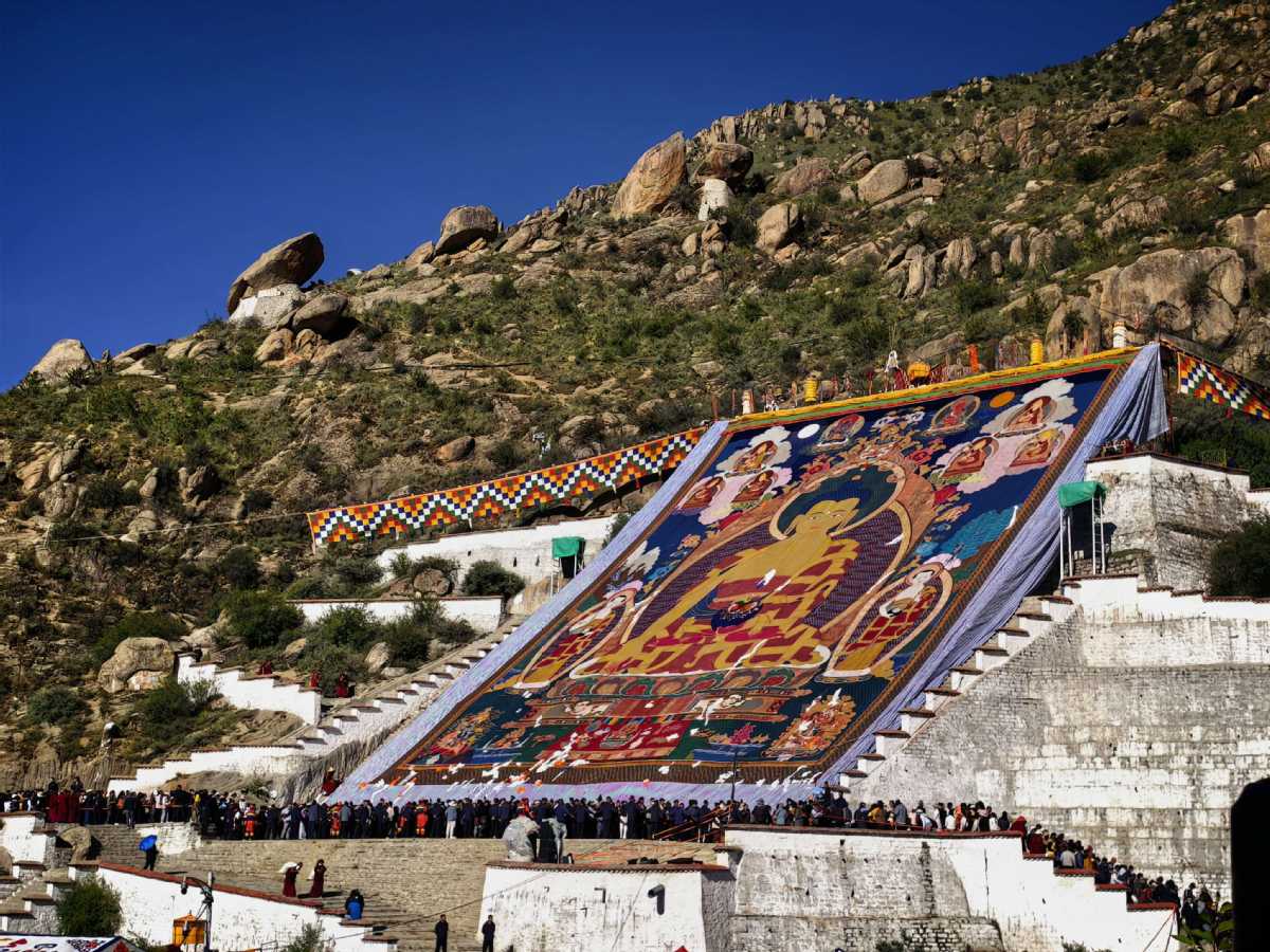 Hapet në Lhasa festivali Shoton