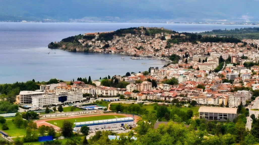 Të rinjtë po largohen nga Ohri  Pasiguria i shtynë drejt emigrimit