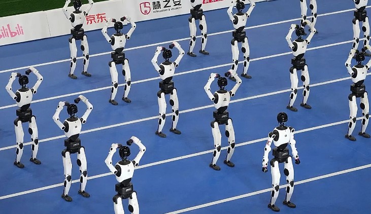 Roboti humanoid kinez thyen rekordin botëror të Usain Bolt  vrapoi 100 metra për 9 39 sekonda