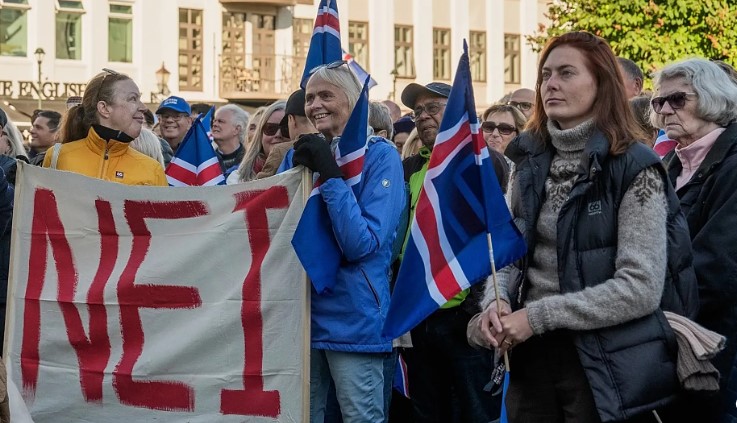 Referendumi në Islandë  52 5  kundër rikthimit të negociatave me BE në
