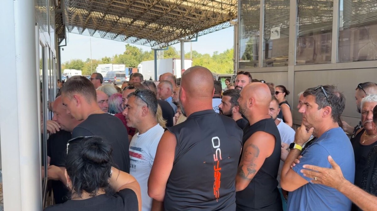 Radhë të gjata në  Tabanoc   Mërgimtarët presin për të paguar gjobat e  Safe City 