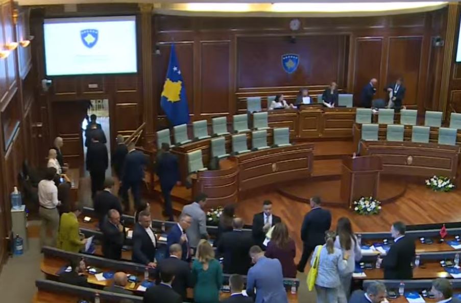 Kurti kërkon kohë shtesë për marrëveshje politike për presidentin  shtyhet seanca konstituive