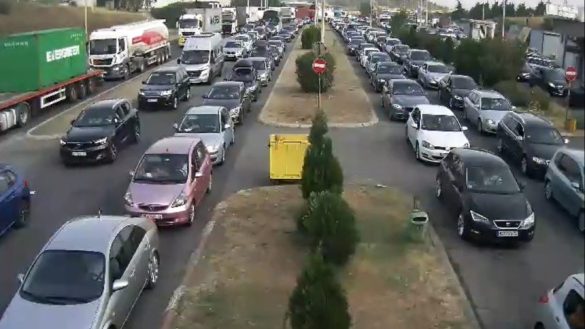 LAMM  Për hyrje në Greqi  në pikën kufitare  Bogorodicë  pritet rreth një orë