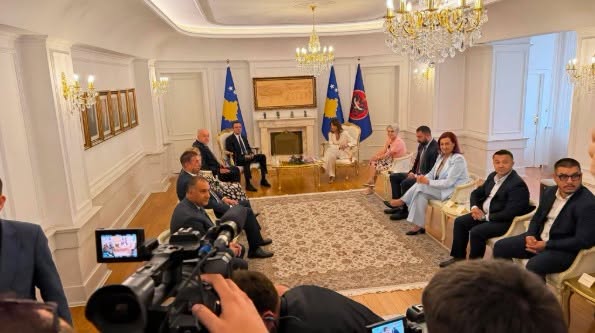 Vetëm Kurti dhe koalicioni iu përgjigjën Haxhiut  mungojnë PDK  LDK dhe Aleanca