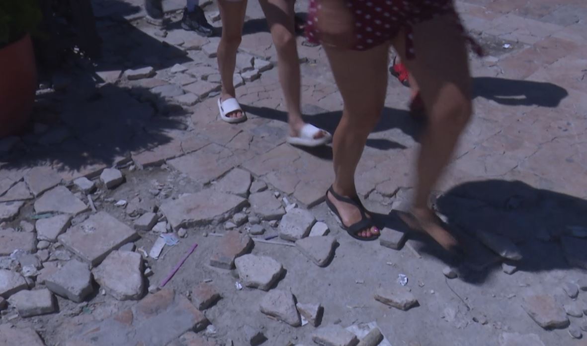 Gjendja në hyrje të Çarshisë vazhdon të jetë e njëjtë  Qytetarët ankohen  Qyteti i Shkupit nuk ka përgjigje