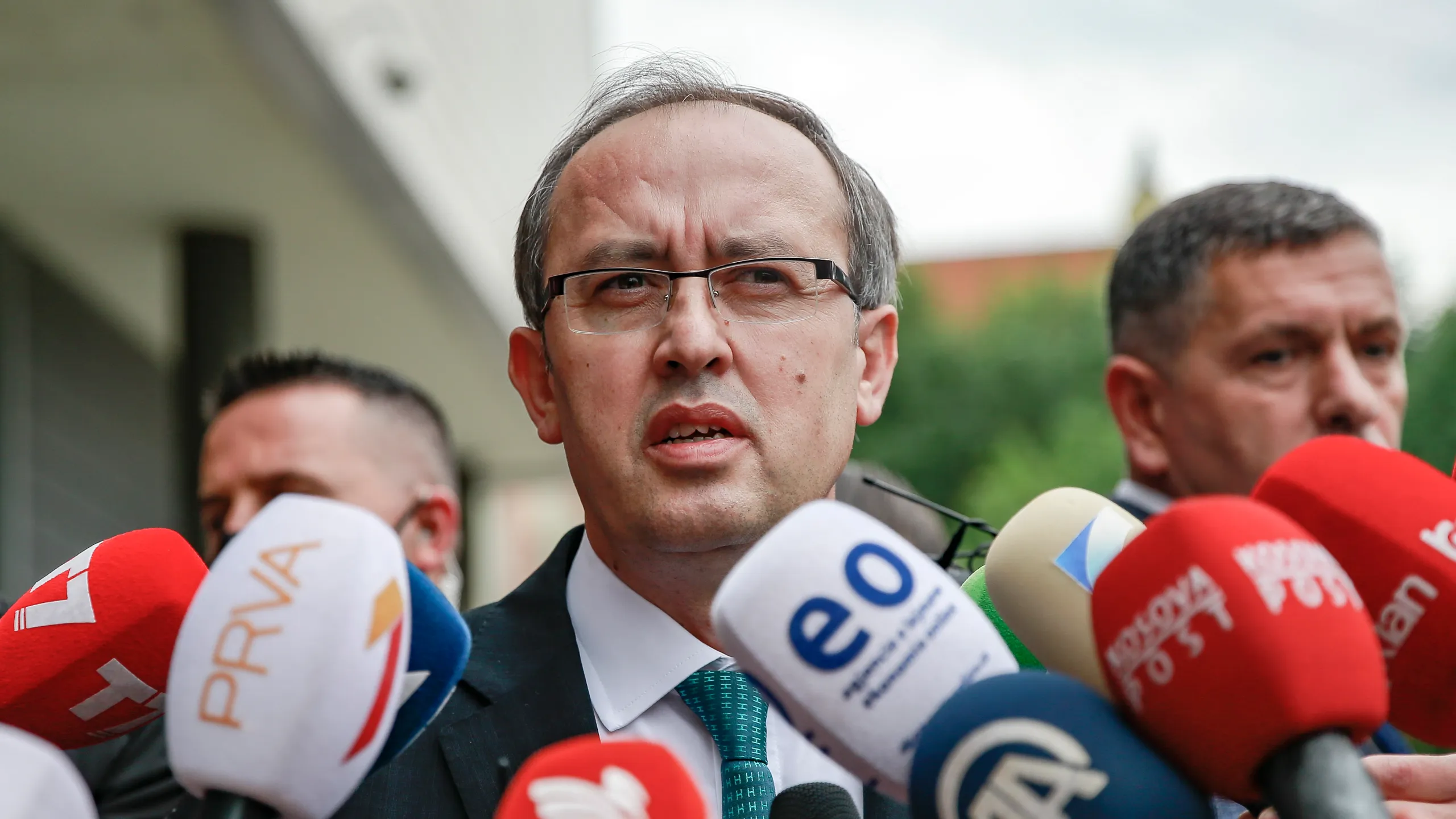 hoti-te-gjitha-palet-duhet-te-gjejne-nje-kandidat-te-pranueshem-per-president