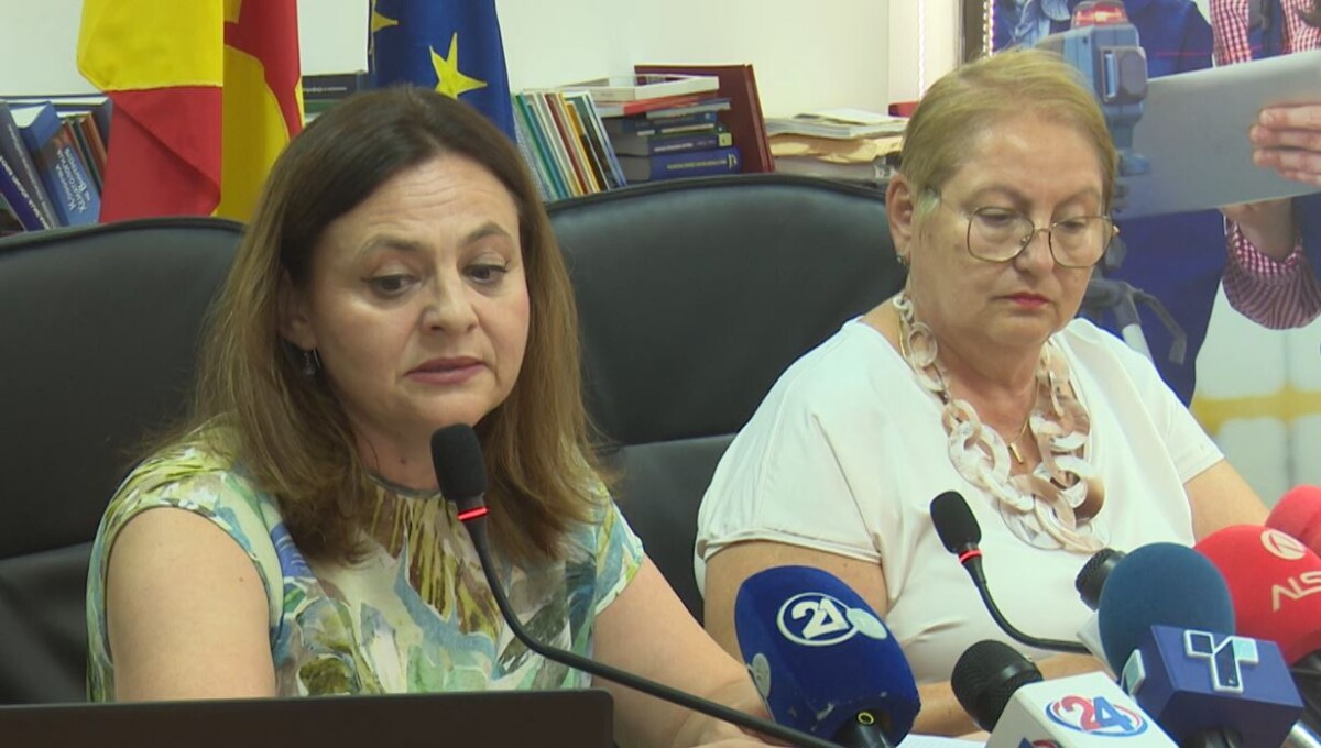 Matura me mesatare 3 66 në Maqedoni  Disa nxënës mbështetën  dijen  te telefoni