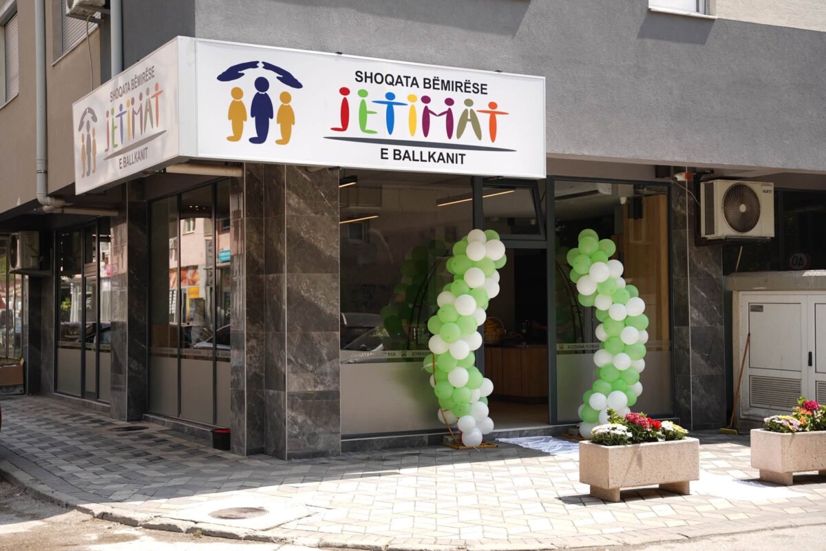  Jetimat e Ballkanit  hapin kuzhinë humanitare në Shkup