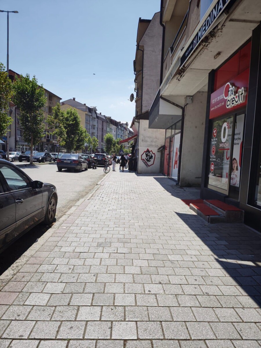 Aksion për lirimin e trotuareve në Tetovë  Inspektorati dhe bizneset largojnë mallrat